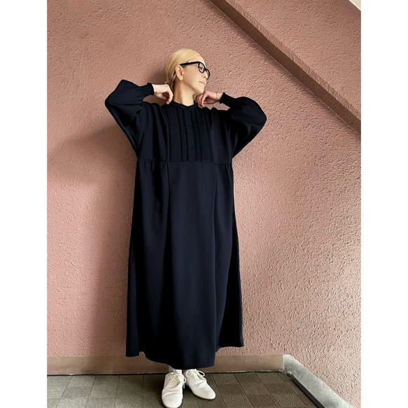 RATA❤️兩種顏色可選❤️一件式設計❤️優雅休閒的成人連身裙❤️褶襉和蓬鬆袖子❤️適合日常穿著和特殊場合❤️ 第8張的照片