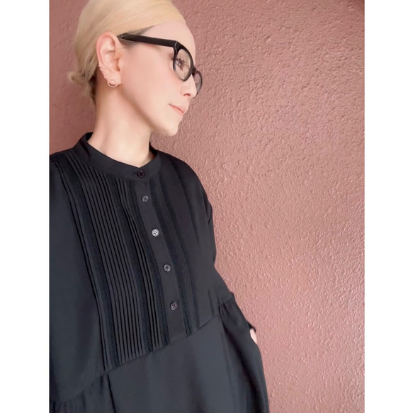 RATA❤️兩種顏色可選❤️一件式設計❤️優雅休閒的成人連身裙❤️褶襉和蓬鬆袖子❤️適合日常穿著和特殊場合❤️ 第4張的照片