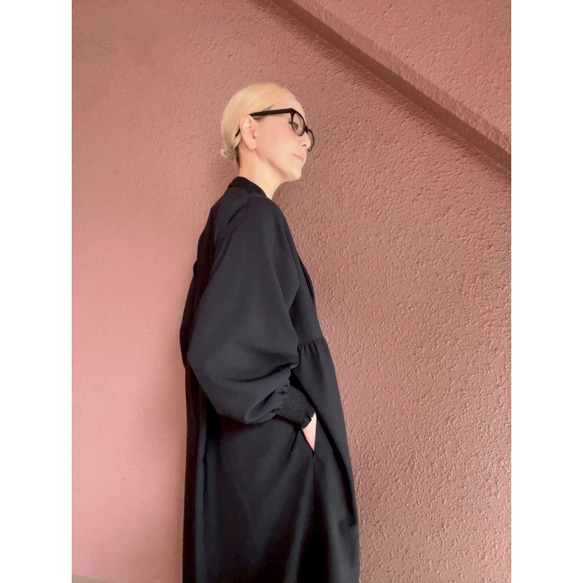 RATA❤️兩種顏色可選❤️一件式設計❤️優雅休閒的成人連身裙❤️褶襉和蓬鬆袖子❤️適合日常穿著和特殊場合❤️ 第6張的照片