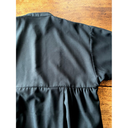 RATA❤️兩種顏色可選❤️一件式設計❤️優雅休閒的成人連身裙❤️褶襉和蓬鬆袖子❤️適合日常穿著和特殊場合❤️ 第17張的照片