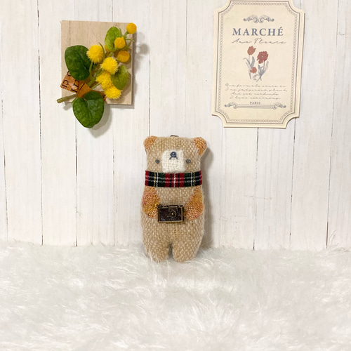 高さ8㎝)ダーニング刺繍のぺったんこくまキーホルダー ぬいぐるみ