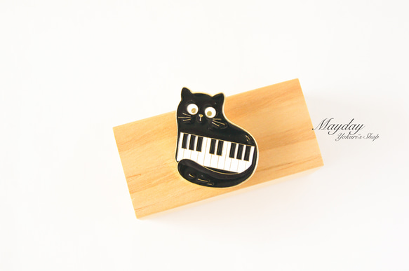 『猫と音楽シリーズ〜丸い目の猫とピアノのブローチ』 5枚目の画像