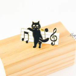 『猫と音楽シリーズ〜音楽に合わせて踊る猫のブローチ』 1枚目の画像