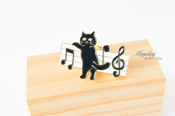 『猫と音楽シリーズ〜音楽に合わせて踊る猫のブローチ』 3枚目の画像