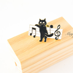 『猫と音楽シリーズ〜音楽に合わせて踊る猫のブローチ』 5枚目の画像
