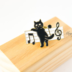 『猫と音楽シリーズ〜音楽に合わせて踊る猫のブローチ』 4枚目の画像