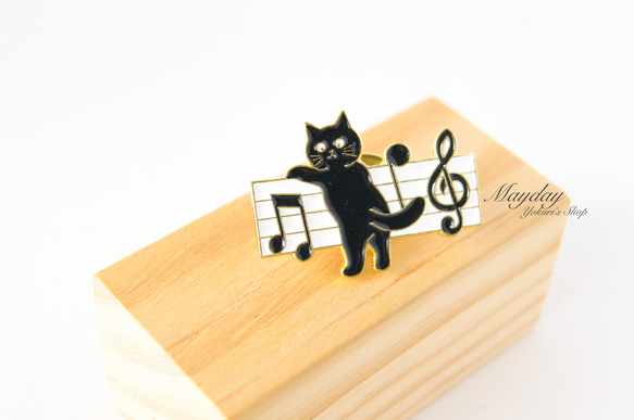 『猫と音楽シリーズ〜音楽に合わせて踊る猫のブローチ』 4枚目の画像