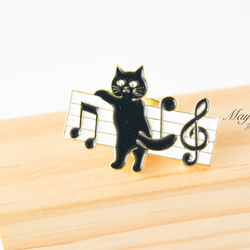 『猫と音楽シリーズ〜音楽に合わせて踊る猫のブローチ』 2枚目の画像