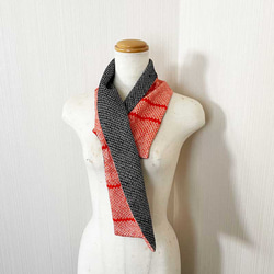 シルク 着物スカーフ 【 着物リメイク 】 ふんわり 総絞り / 黒 * 赤 / リバーシブル 2枚目の画像