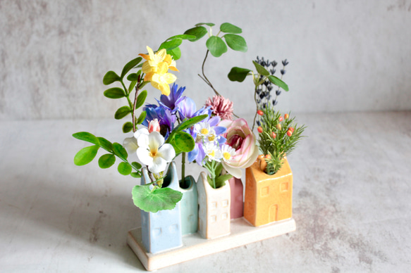 花器付き】小人のお家カラフル陶器の6つ口花瓶にカラフルフラワー9種類