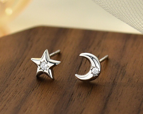 411Fj【高品質】夜空ピアス　SV　月　星　左右非対称　アシンメトリー　可愛い 012Pm【高品質】夜空ピアス PG 月 星 左右非対称 アシンメトリー