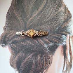 ゴールド色透かしとスクエアカボションのバレッタ 3枚目の画像