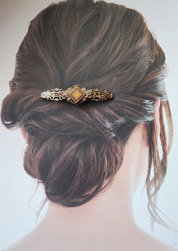 ゴールド色透かしとスクエアカボションのバレッタ 6枚目の画像