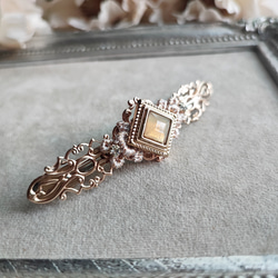 ゴールド色透かしとスクエアカボションのバレッタ 5枚目の画像