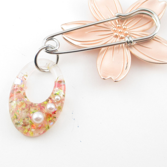 僕はもう待つことはしないけれど、クォーツの花束を持って先に行くから追いついてきてほしい♪<カブトピン>SB1017 1枚目の画像