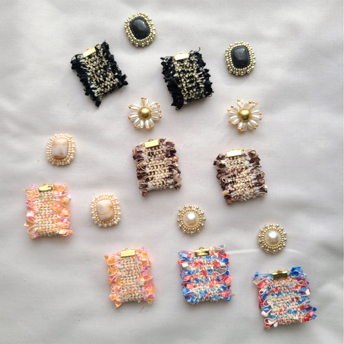 ピアス イヤリング【ツイード風リボン と ビーズ アクリル カボション 