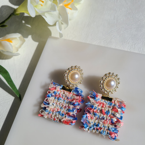 ピアス イヤリング【ツイード風リボン と ビーズ アクリル カボション 