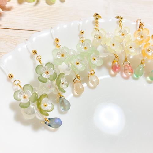 手染めビーズ使用 春のニュアンスカラーお花ピアス／イヤリング 2024