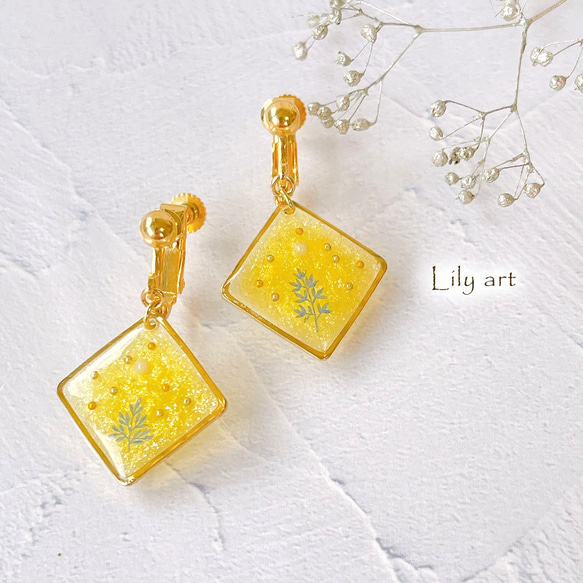 yellow＆green leaf スクエアnatural揺らめきイヤリング/ピアス 1枚目の画像