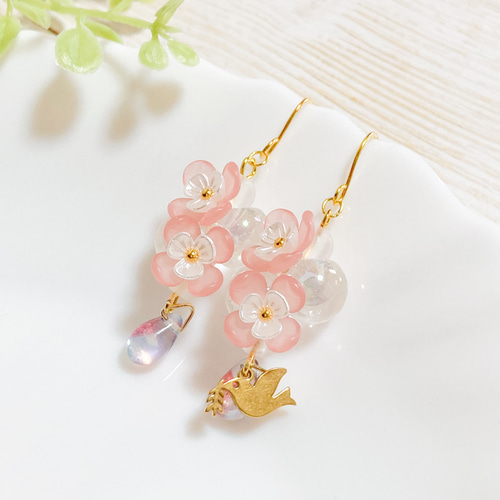 手染めビーズ使用 春のニュアンスカラーお花ピアス／イヤリング 