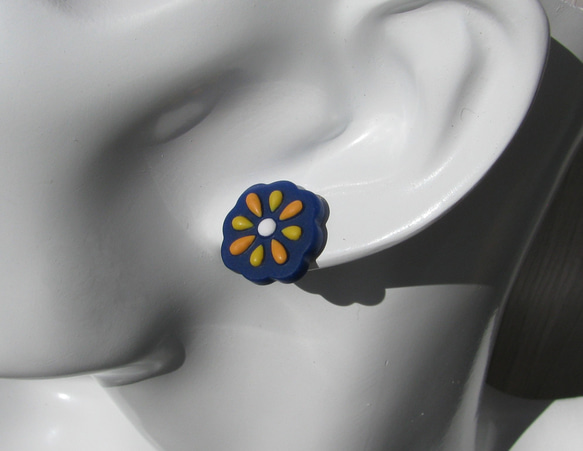 Flower orange,yellow and blue stud earrings. 2枚目の画像