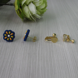 Flower orange,yellow and blue stud earrings. 3枚目の画像