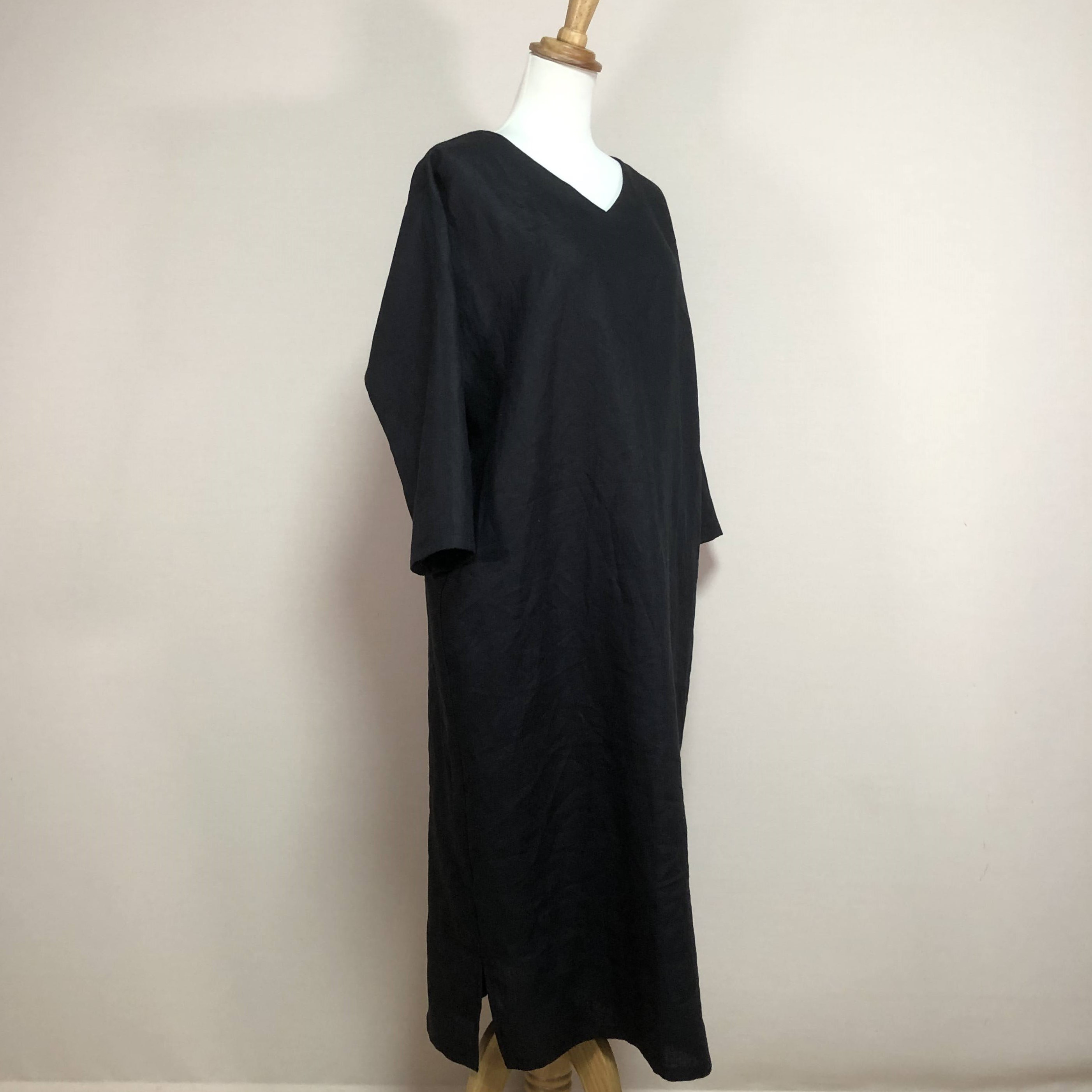 カラーリネン◆ストレートワンピース　長袖◆黒◆フリーサイズ（中厚、リネン100％）～フォーマルにも～