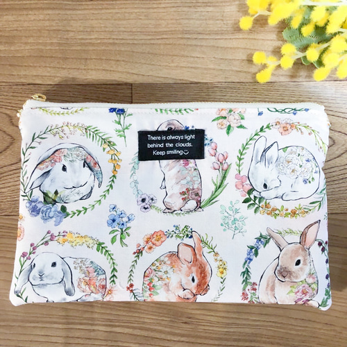 ハンドメイド ぺたんこポーチ【うさぎ柄】 ポーチ 風kaze 通販｜Creema  