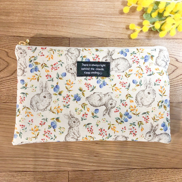 ハンドメイド ぺたんこポーチ【うさぎ柄】 ポーチ 風kaze 通販｜Creema  