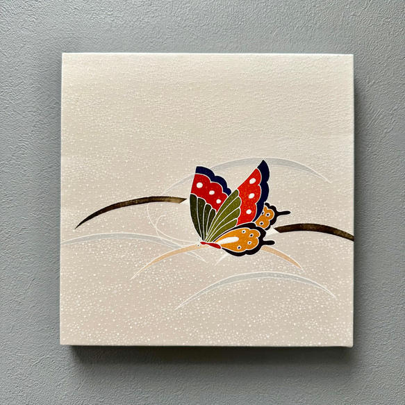 着物のファブリックパネル　アンティークモダンに飛ぶ蝶（2枚セット）　着物リメイク　インテリア　古民家　ひなまつり　壁飾り 5枚目の画像