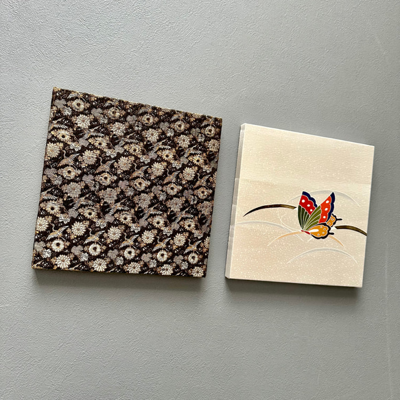 着物のファブリックパネル　アンティークモダンに飛ぶ蝶（2枚セット）　着物リメイク　インテリア　古民家　ひなまつり　壁飾り 4枚目の画像