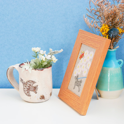 スウェーデン・ストックホルム王立公園の八重桜とお散歩犬