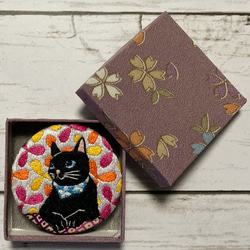 手刺繍オリジナルブローチ＊黒猫さんB 2枚目の画像