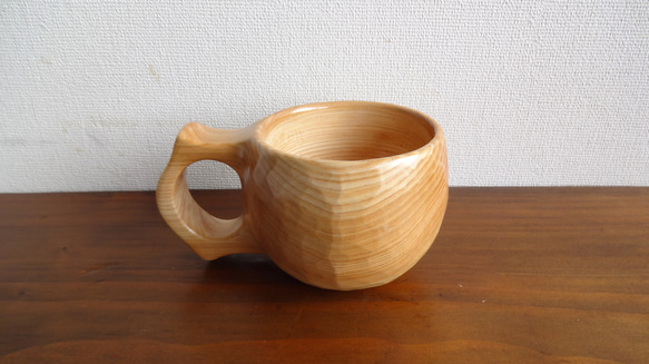 　ヒノキの一木彫りコーヒーカップ. 2枚目の画像