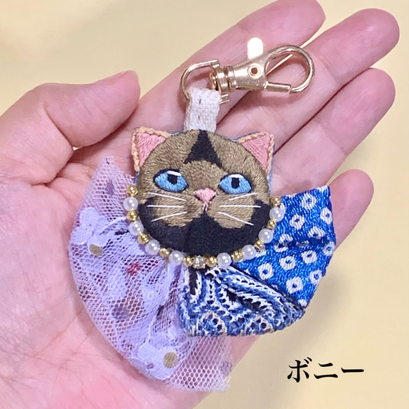 【dress up/猫/ボニー】刺繍キーホルダー 1枚目の画像