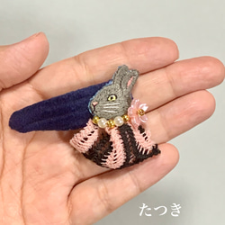 【dress up/うさぎ/たつき】刺繍ヘアピン 1枚目の画像