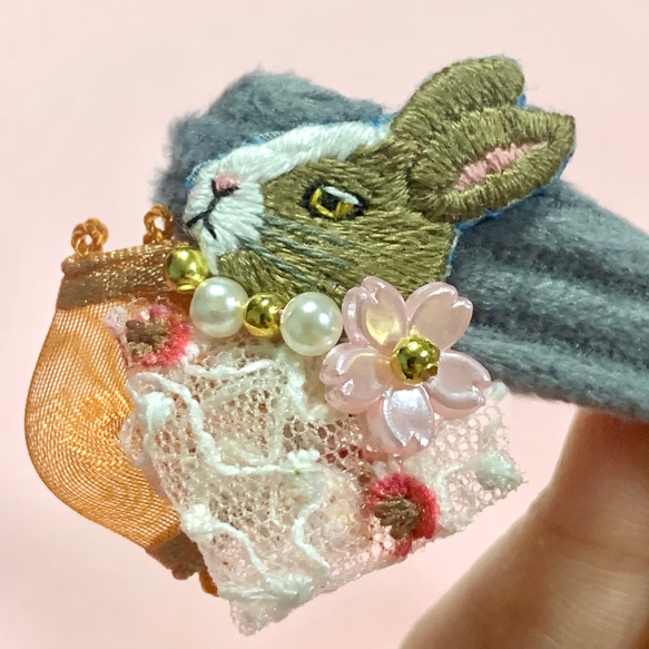 【dress up/うさぎ/ちくわ】刺繍ヘアピン 3枚目の画像