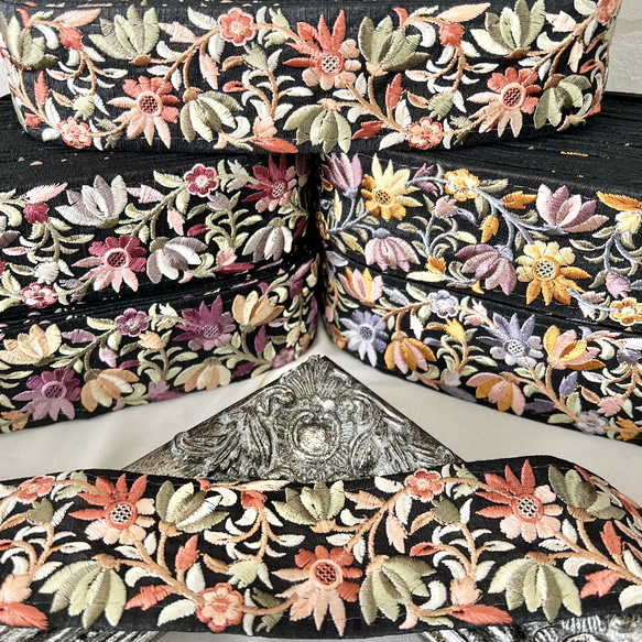 30cm  インド刺繍リボン  シルク　花柄 1枚目の画像