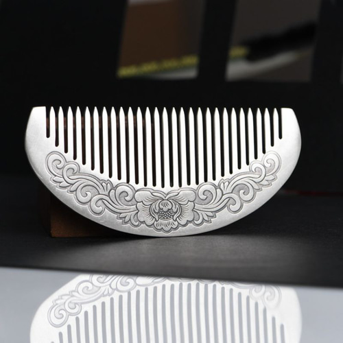蓮の花の純銀櫛 - 贅沢な手触りと繊細なデザインが特徴K104