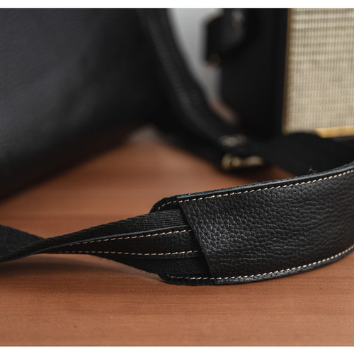 SLOW ショルダーバッグ メッセンジャーバッグ　レザーバッグ　本革　ブラック SLOW スロウ ショルダーバッグ メッセンジャーバッグ レザー本革 黒