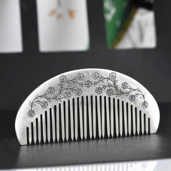 梅の花の彫刻櫛 - 日常のヘアケアに華やかさと品質をプラスK105 その他