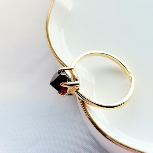 天然石】宝石質 モザンビークガーネットAAAシュガーローフカットの