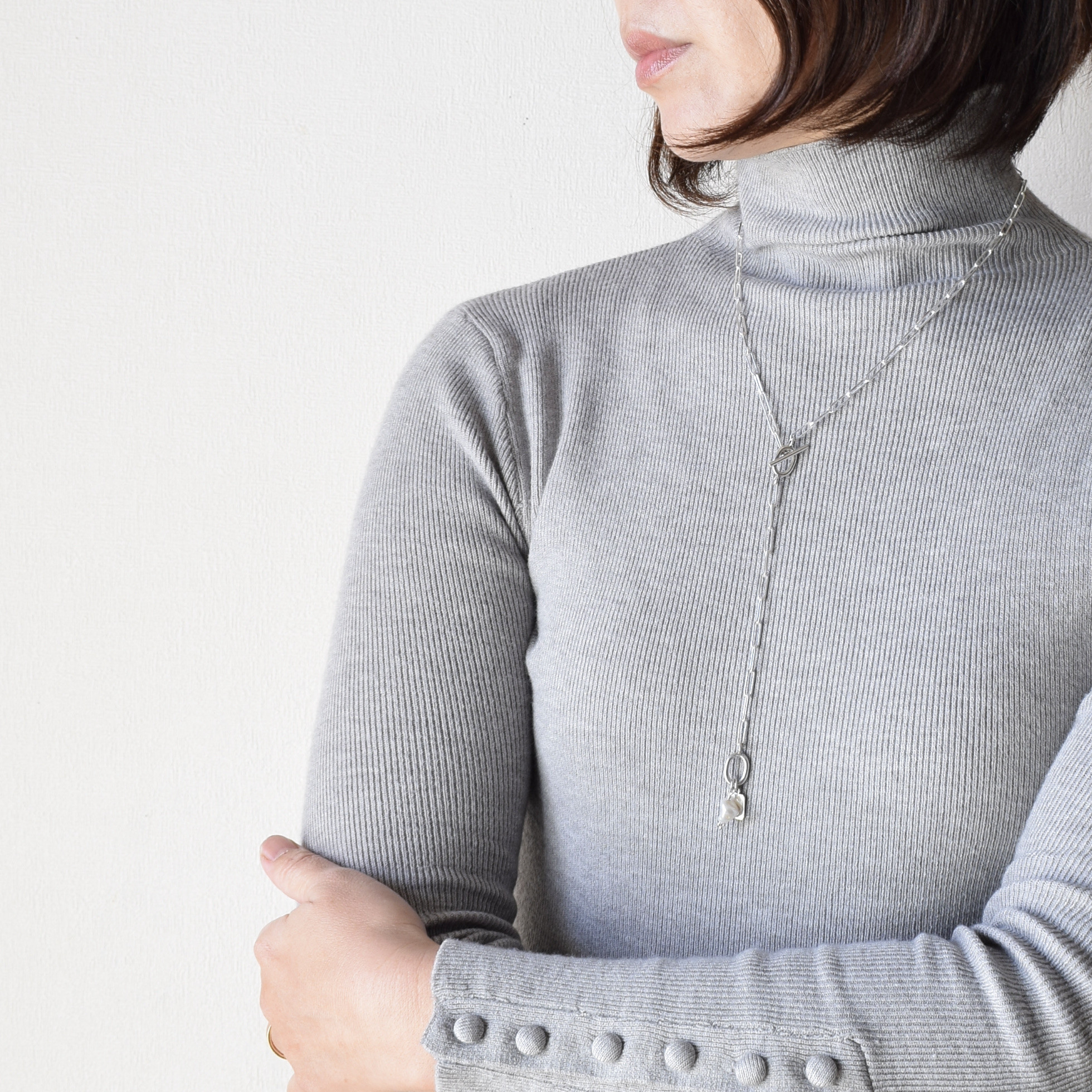 ロングネックレス シルバー パール Y字 モダン シンプル 普段使い おしゃれ 大人 50代