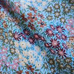 かわいい小花柄  ゴブラン織り生地 ジャガード織り 1枚目の画像