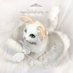 エンジェルシープキャット ホワイトウィングキャット 白猫 首輪 ドレス 羽 ねこじゃらし 羊毛フェルト アートドール 5枚目の画像