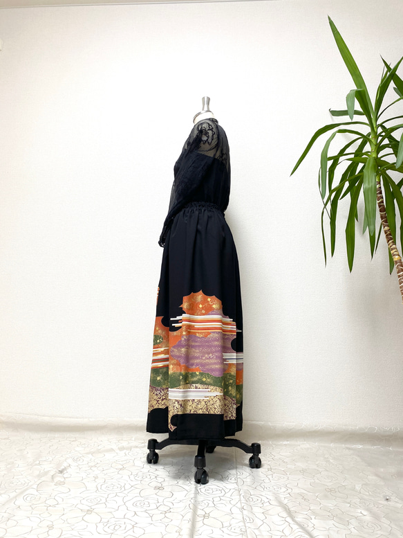 黒留袖着物リメイクウエストゴムロングスカート送料無料フリーサイズ1点物黒留袖着物リメイクロングスカートNO.1233 3枚目の画像