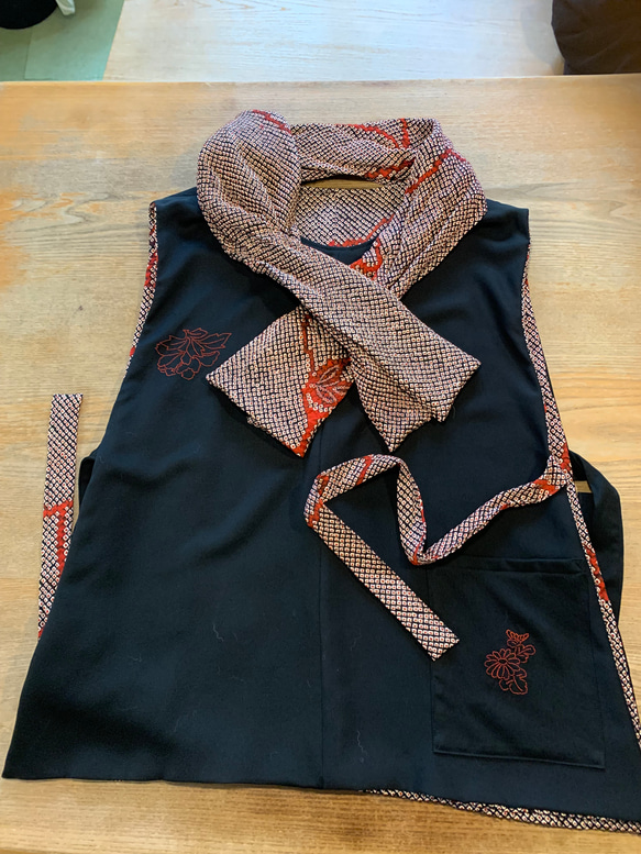 Spring Bargains 黒絵羽織と絞り羽織リバーシブルベスト￥6400→5400⭐️送料無料 3枚目の画像