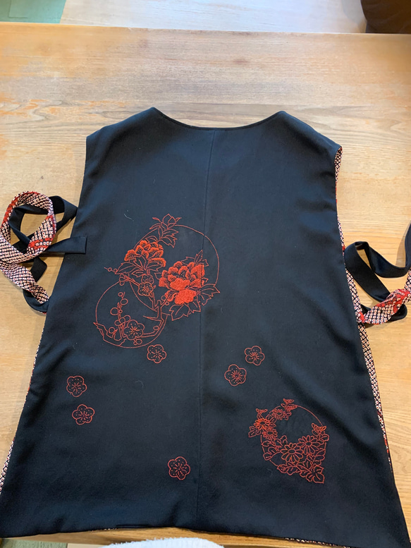 Spring Bargains 黒絵羽織と絞り羽織リバーシブルベスト￥6400→5400⭐️送料無料 2枚目の画像