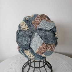 バスケット編みのベレー帽・茶系、ブルー系 1枚目の画像