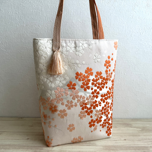 ◆30%off◆絹の帯と帯締めのバッグ　舞桜文柄　帯リメイク224AB 2枚目の画像